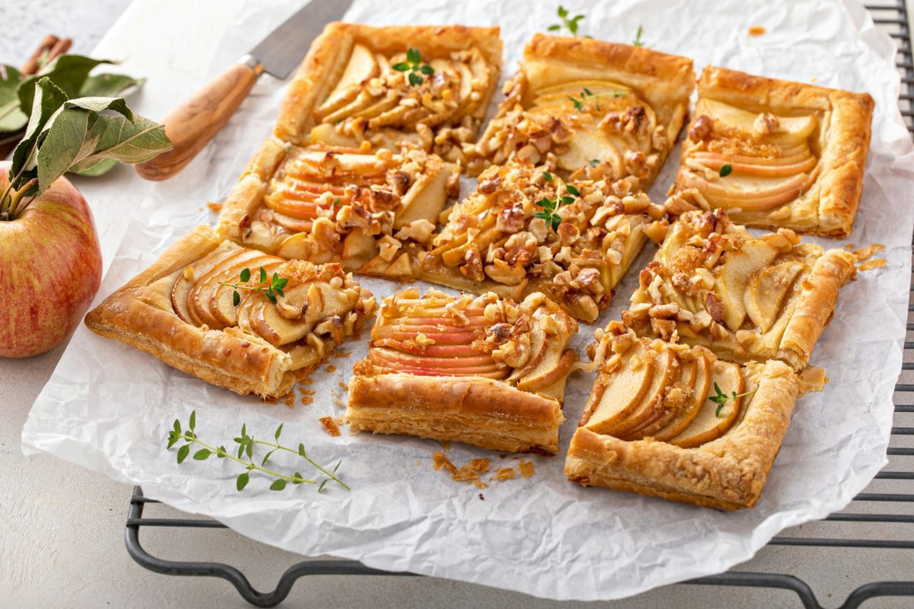 Apple tart with puff pastry